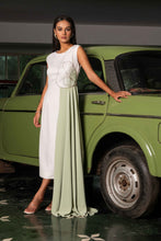 Load image into Gallery viewer, Butterfly straight dress with long drape