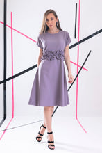 Load image into Gallery viewer, Relaxed dress with frills
